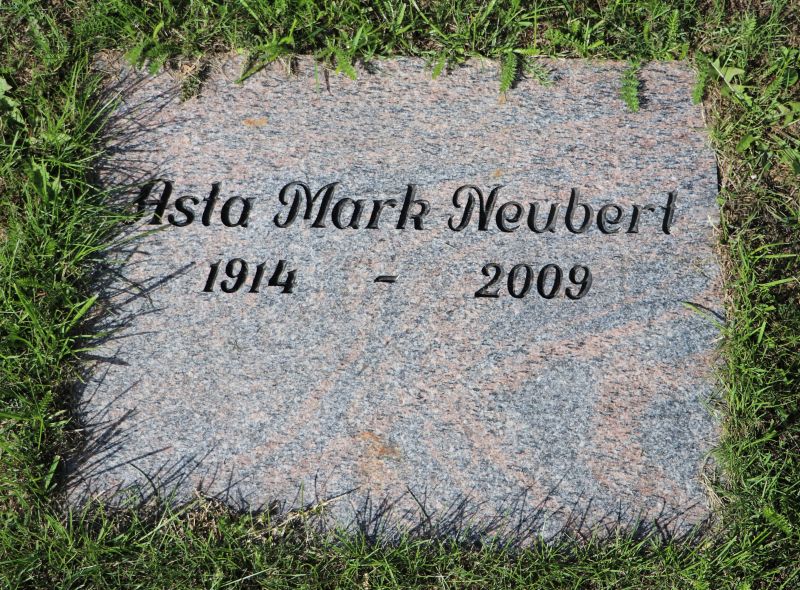 Asta Mark Neubert.JPG
